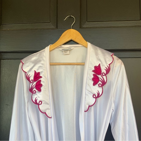 Anthony Richards White Embroidered Robe - Picture 3 of 9